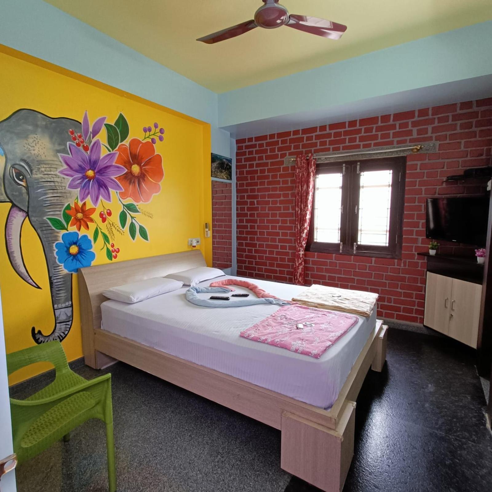 Mango Tree Homestay Хампи Екстериор снимка