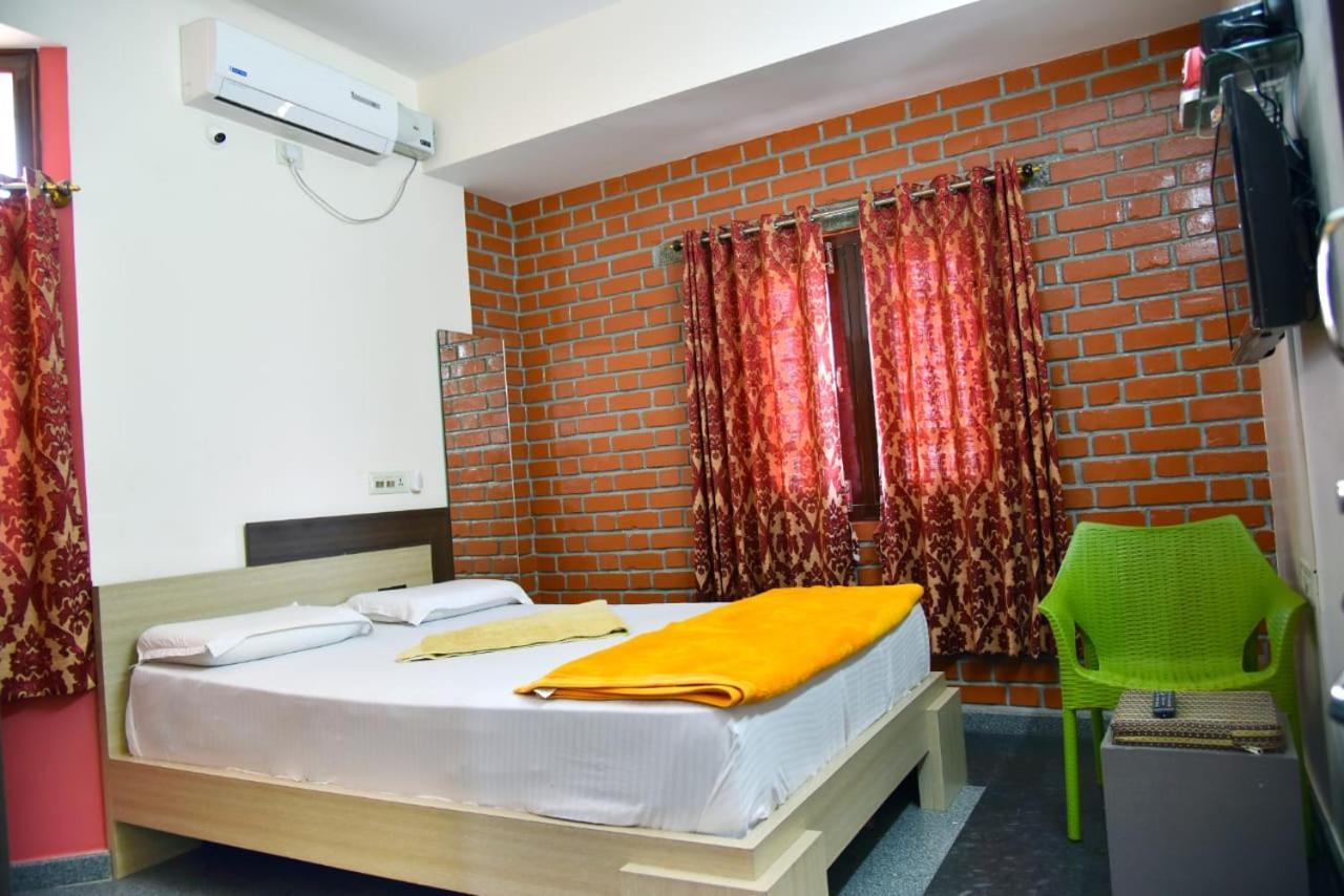 Mango Tree Homestay Хампи Екстериор снимка